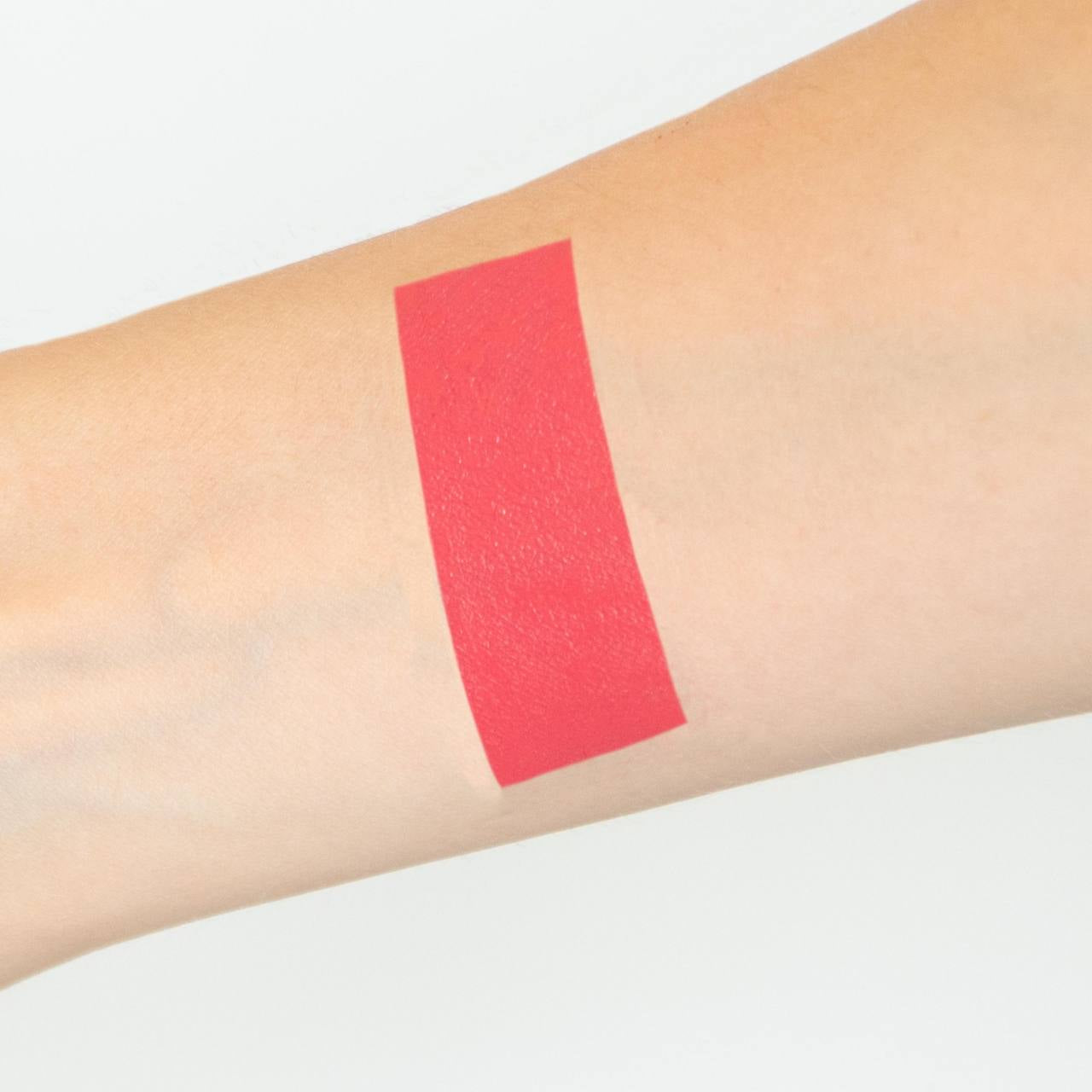 MKLIP46 - Barra de labios líquida Mate – Coral Red