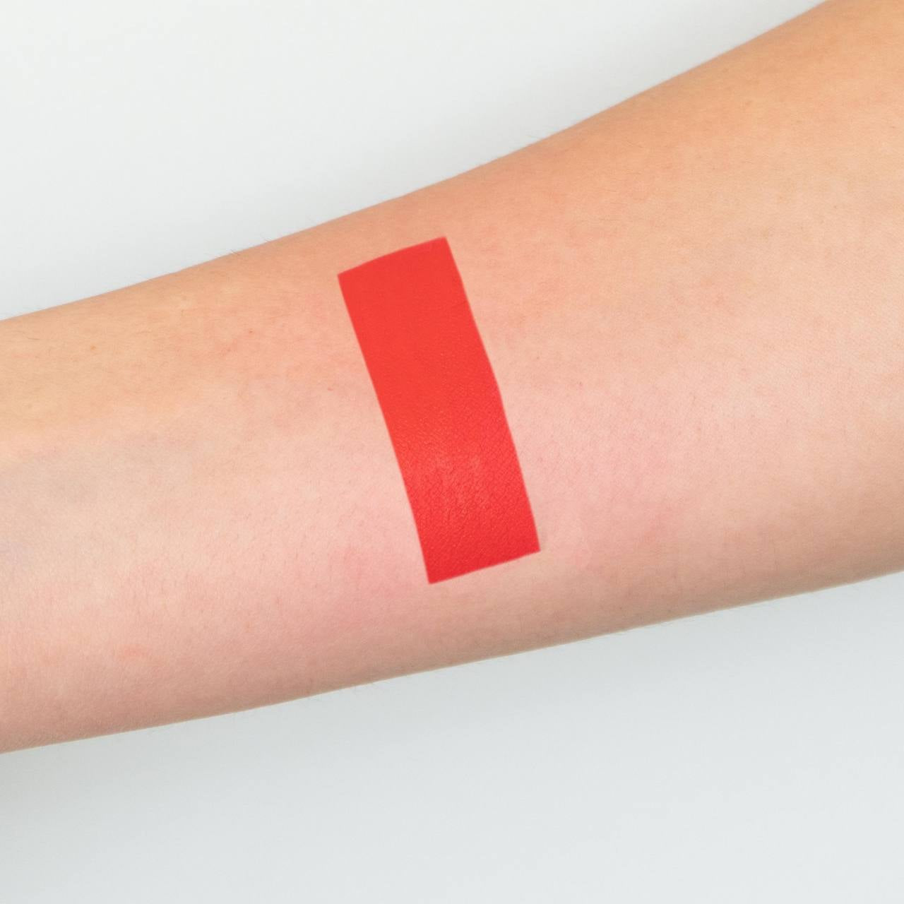 MKLIP50 - Barra de labios líquida Mate – Poppy Red